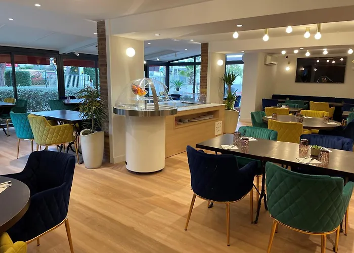 The Originals City, Costieres